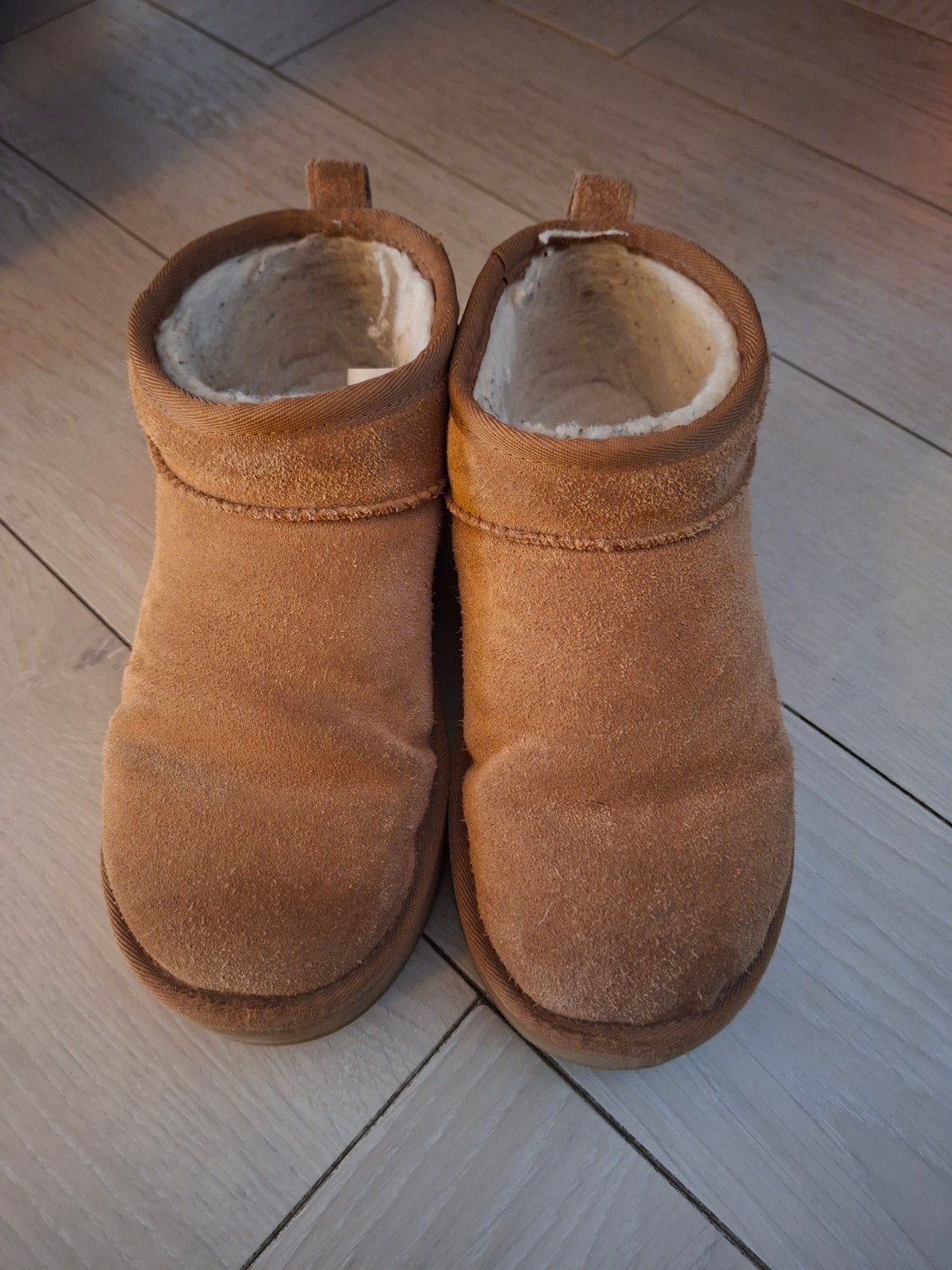 Uggs mini mt 35., Kleding | Dames, Overige kleuren, Lage of Enkellaarzen, Ophalen of Verzenden, Uggs