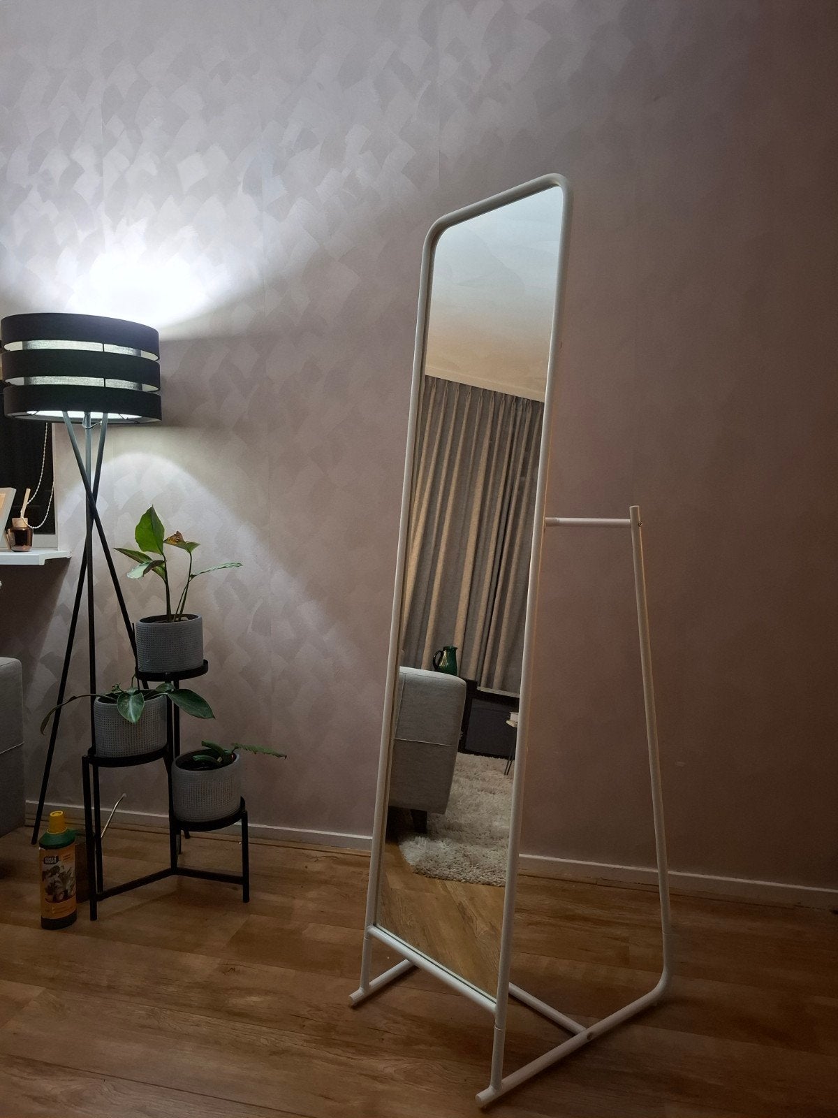 IKEA standing mirror KNAPPER, Huis en Inrichting, Woonaccessoires | Spiegels, Ophalen, Zo goed als nieuw, Rechthoekig, Minder dan 50 cm