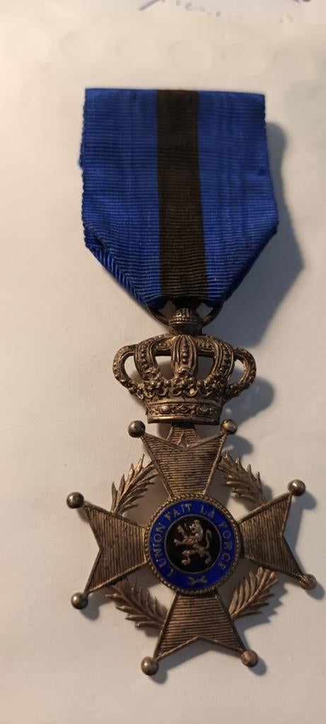 Oude Belgische Medaille met Kroon en Lint, Ophalen of Verzenden