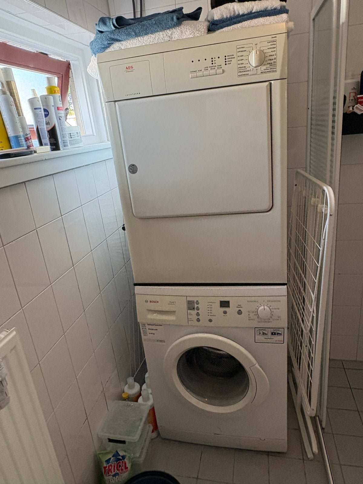 Wasmachine (Bosch) en droger (AEG) gratis af te halen, Ophalen, Gebruikt, Voorlader, 85 tot 90 cm