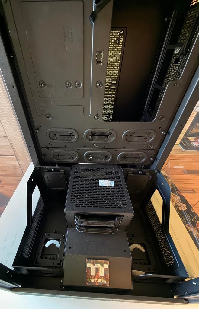 Thermaltake Tower 900, Computers en Software, Computerbehuizingen, Ophalen, Zo goed als nieuw