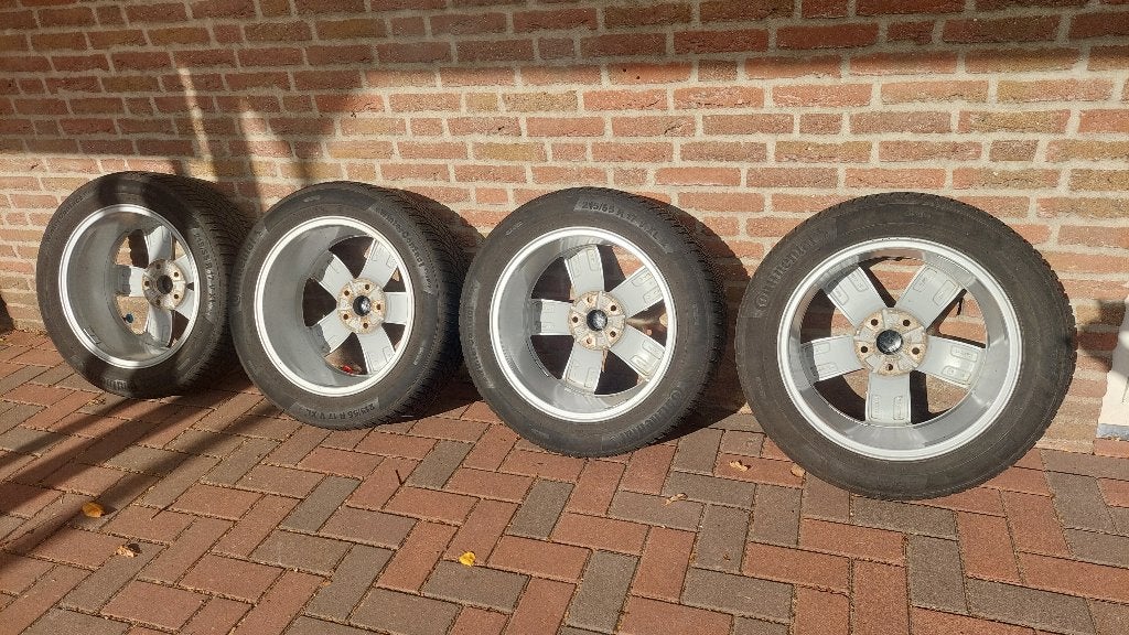17 inch originele VW velgen + Winterbanden Golf en Passat, Ophalen, Banden en Velgen, 17 inch, Winterbanden
