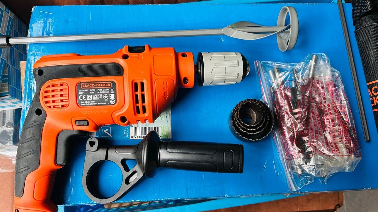 Black+Decker Klopboormachine 710W met accessoires, Boormachine, 600 watt of meer, Ophalen of Verzenden, Zo goed als nieuw