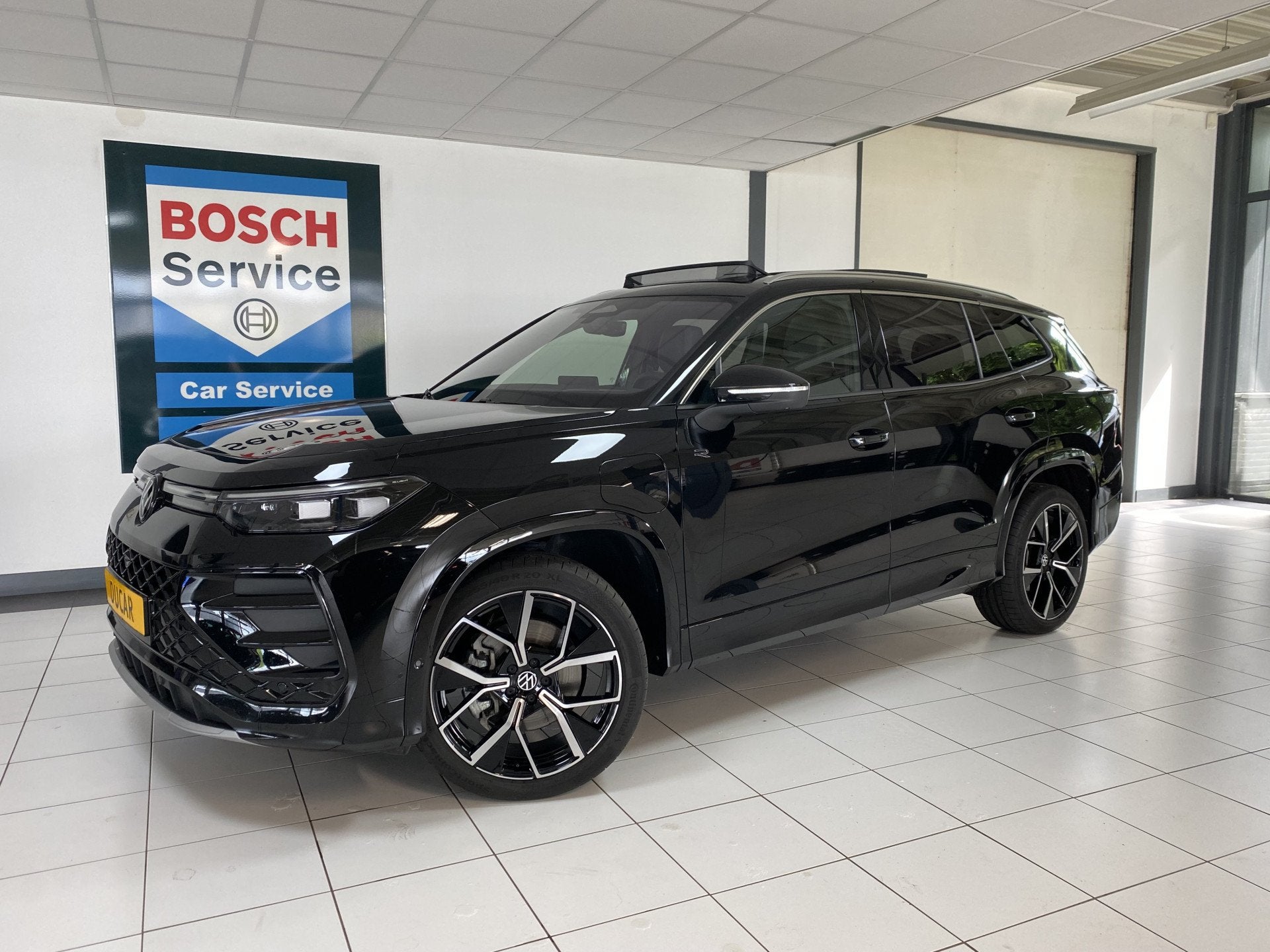 Volkswagen Tayron 1.5 eHybrid R-Line Edition 272 PK Panorama, 12 maanden, Zwart, 4 cilinders, 1848 kg