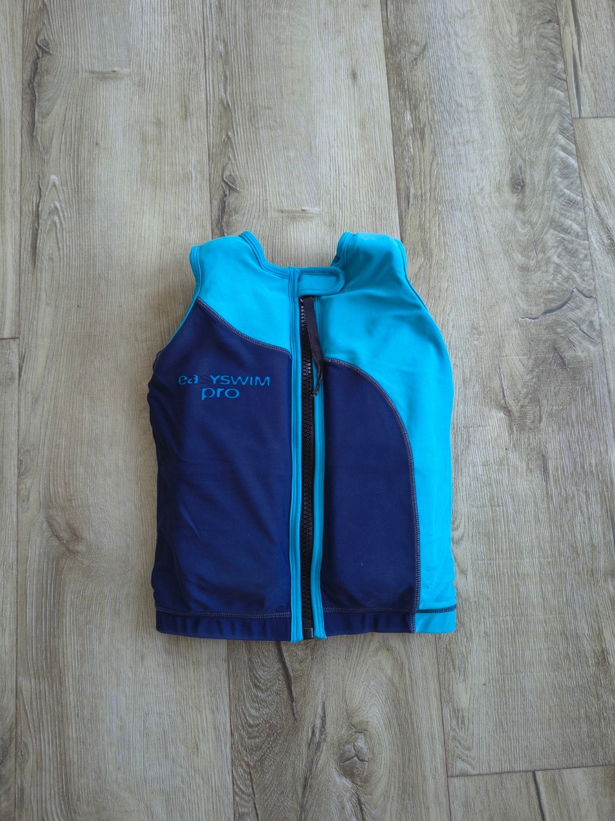 Mooi blauw EasySwim Pro zwemvest, drijfvest zwemles, maat M., Ophalen of Verzenden, Zwem-accessoire, Onb, Jongen of Meisje
