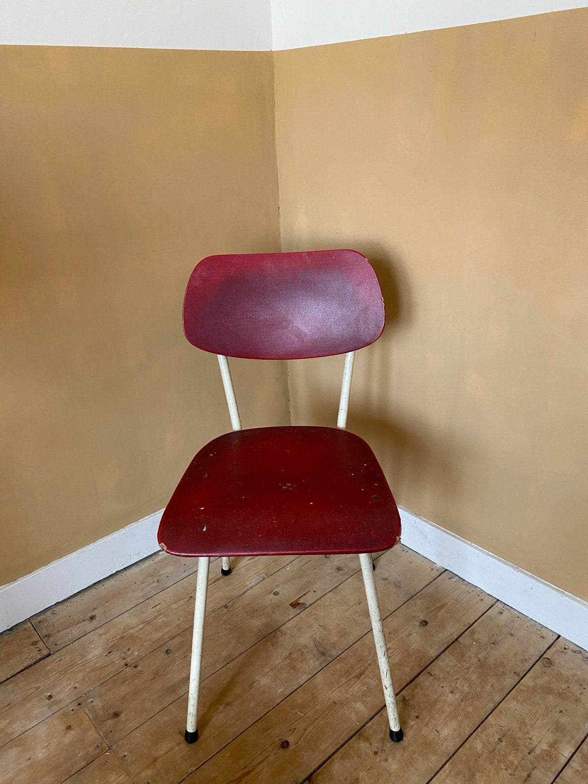 Vintage schoolstoeltjes rood en blauw, Ophalen