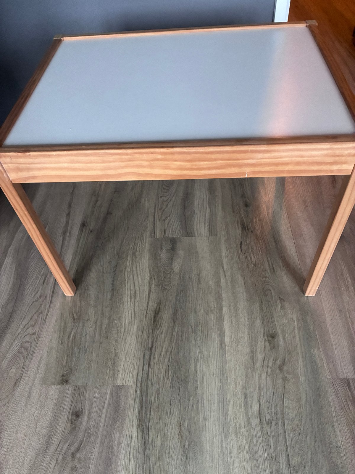 Houten IKEA kinderbureau / tekentafel, Ophalen, Gebruikt, Tafel(s)
