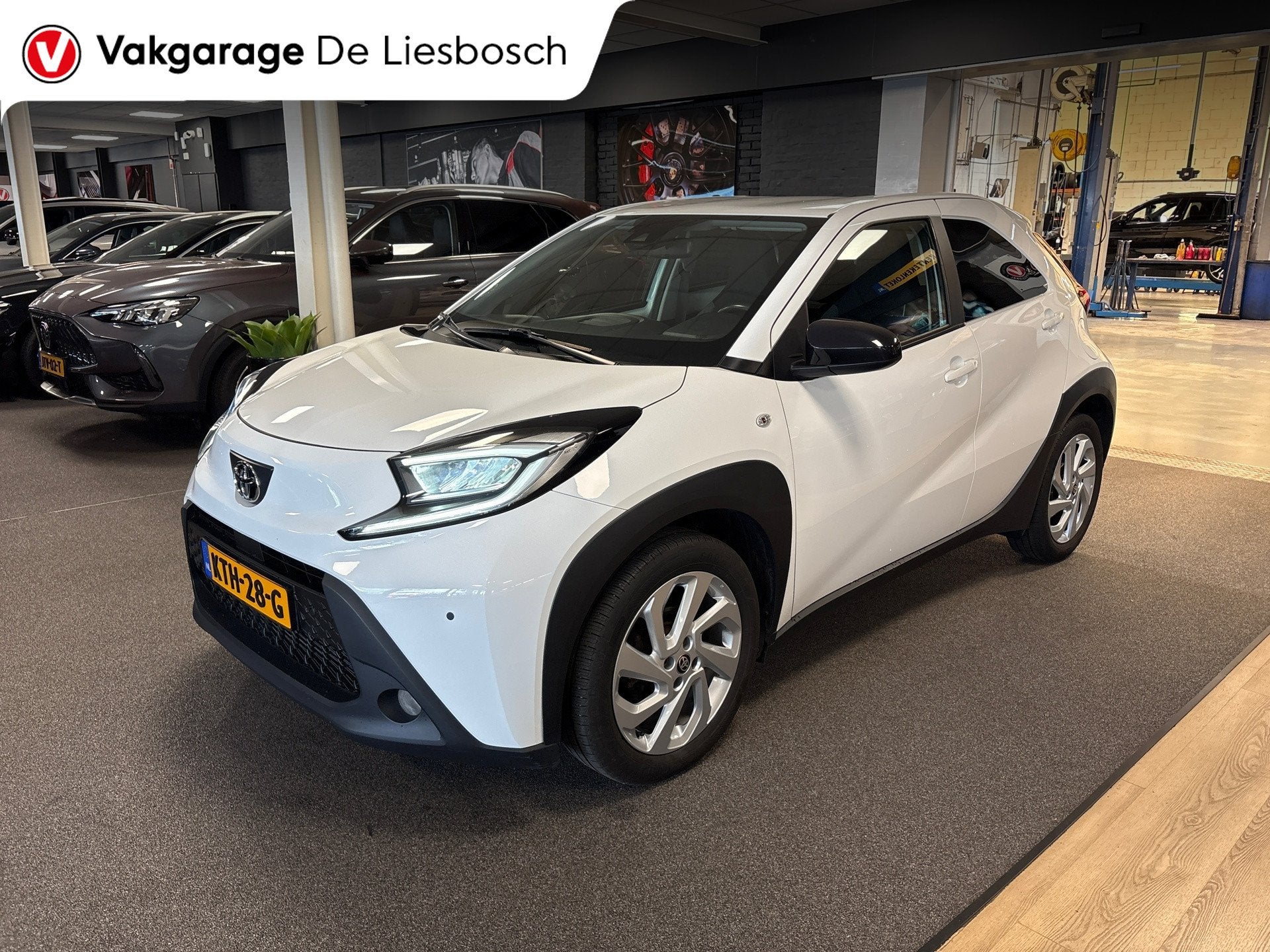Toyota Aygo X 1.0 VVT-i MT Play /clima/stoelverw / camera/cr, Auto's, Stof, Gebruikt, 920 kg, 4 stoelen