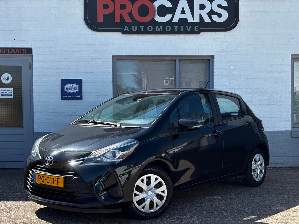 Toyota Yaris 1.0 / Navi / Clima / Dealer Onderhouden, Auto's, Toyota, Voorwielaandrijving, Stof, 40 €/maand, Zwart