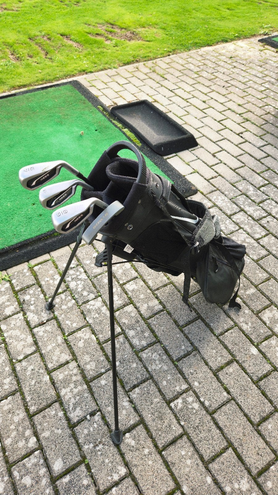 Golfset: 3 ijzers, putter, tas, ballen en tees