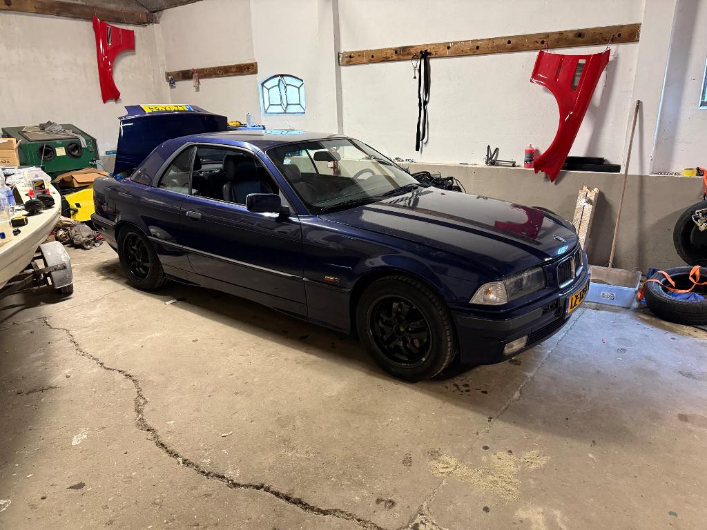 BMW 3-Serie 1.8 I 318 Cabriolet E2 1995 Blauw, Auto's, Achterwielaandrijving, Zwart, 4 cilinders, Cabriolet