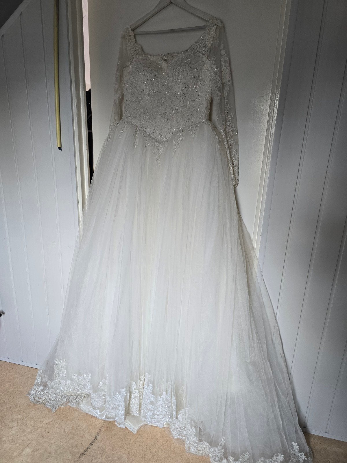 Prachtige trouwjurk maat 36-42 met lange mouwen, Kleding | Dames, Trouwjurk, Wit, Ophalen of Verzenden, Anna Perenna