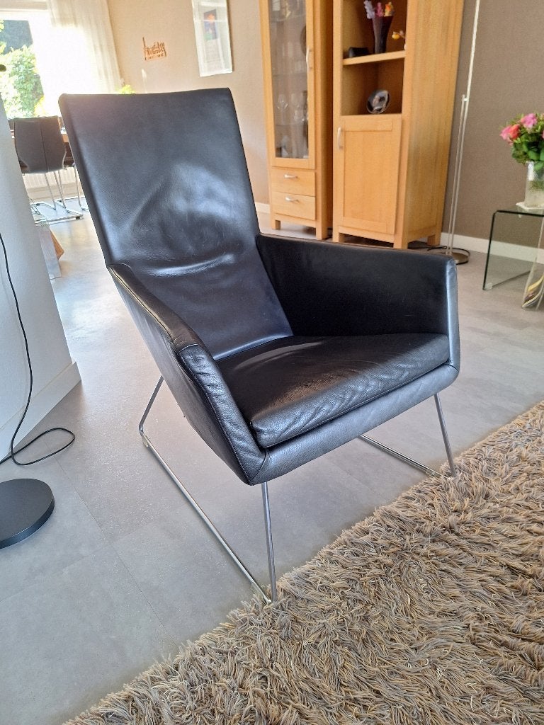 Fauteuil Label Don in zwart leer, Huis en Inrichting, Fauteuils, Ophalen, Gebruikt, 50 tot 75 cm, Modern, design
