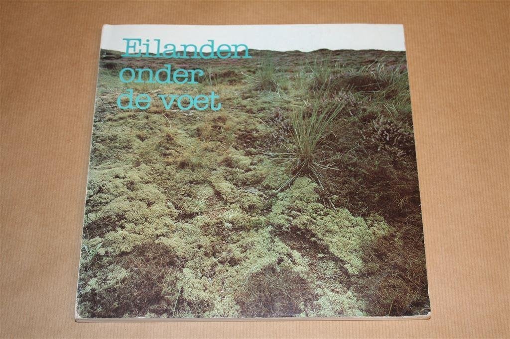 Eilanden onder de voet. Ver. tot Behoud van Waddenzee., Boeken, Ophalen of Verzenden, Gelezen