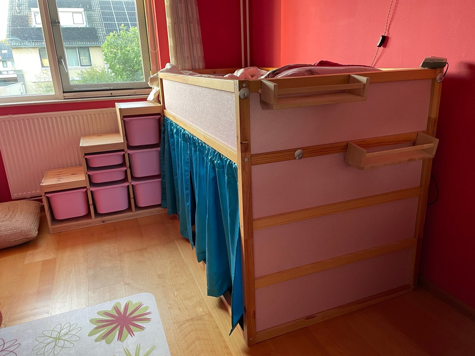 Ikea Kura halfhoogslaper met Trofast trap en roze details, Ophalen, 85 tot 100 cm, Lattenbodem, Zo goed als nieuw