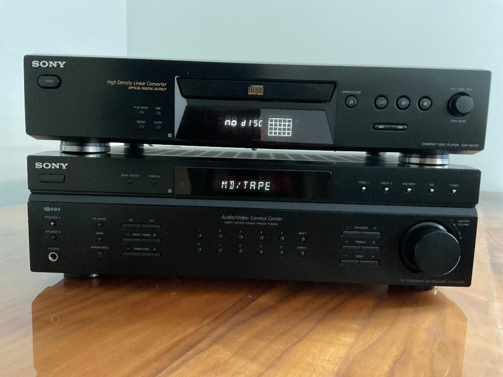 Sony receiver en CD-speler + afstandsbediening, Ophalen of Verzenden, Zo goed als nieuw, 60 tot 120 watt, Sony