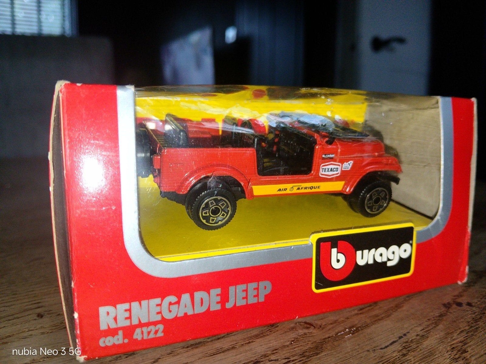 Renegade jeep, Verzenden, Zo goed als nieuw, Bburago