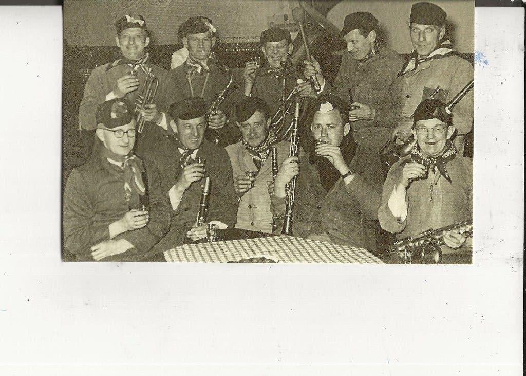 Dordrecht Boerenkapel Harmoniegezelschap De Bazuin, Ophalen of Verzenden, Ongelopen, Zuid-Holland