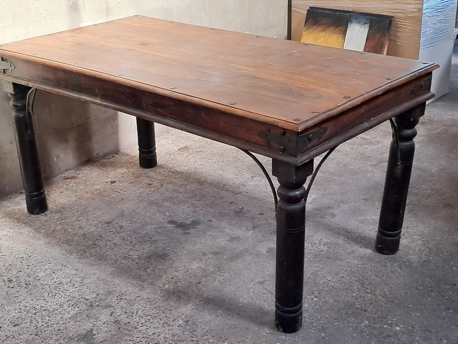Stoere robuuste stamtafel voor mancave of kroeg, Ophalen
