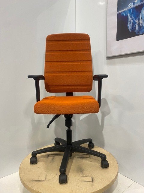 10x Oranje Ergonomische bureaustoel – modern design, Gebruikt, Oranje, Ophalen of Verzenden, Bureaustoel