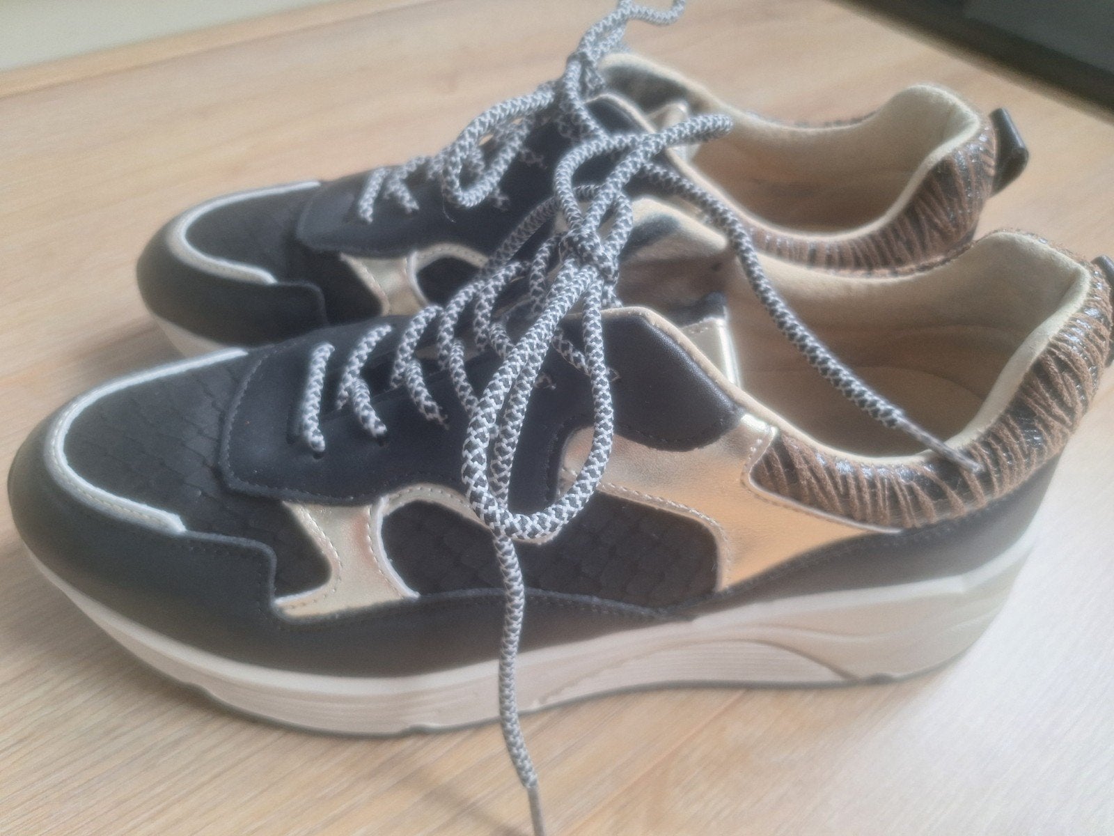Hush Puppies sneakers dames maat 41 - zwart met goud, Zwart, Ophalen of Verzenden, Hush Puppies, Sneakers of Gympen