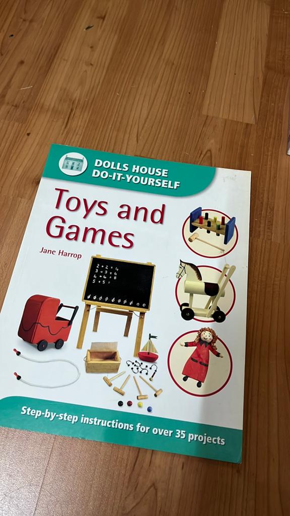 Boek voor miniaturen, Verzamelen, Ophalen of Verzenden, Zo goed als nieuw, Poppenhuis