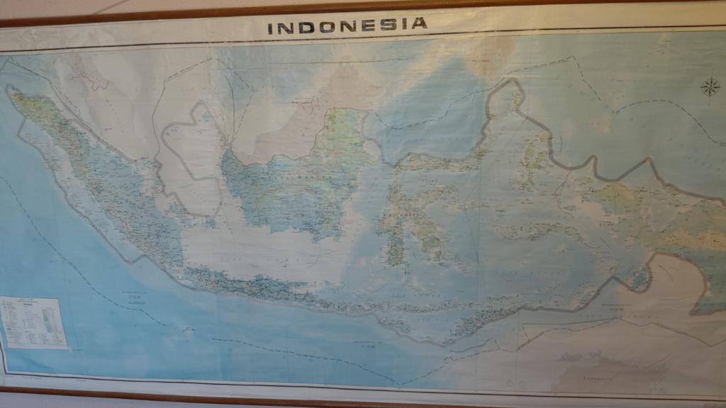 Grote vintage kaart van Indonesië - Wandkaart, Boeken, Atlassen en Landkaarten, Overige gebieden, Ophalen of Verzenden, Landkaart