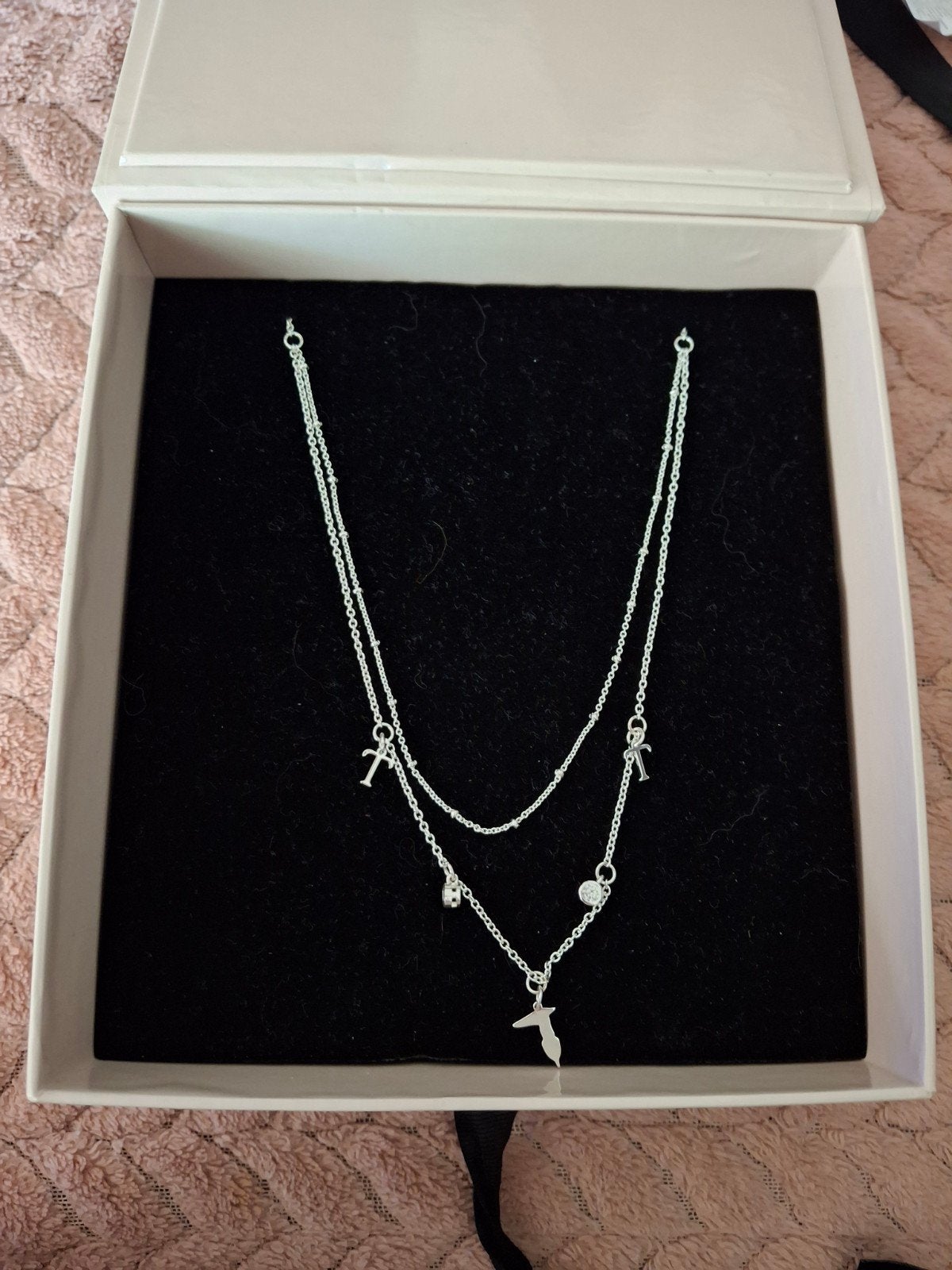 Trussardi dubbele ketting in geschenkdoos, Overige materialen, Nieuw, Ophalen of Verzenden, Met kristal