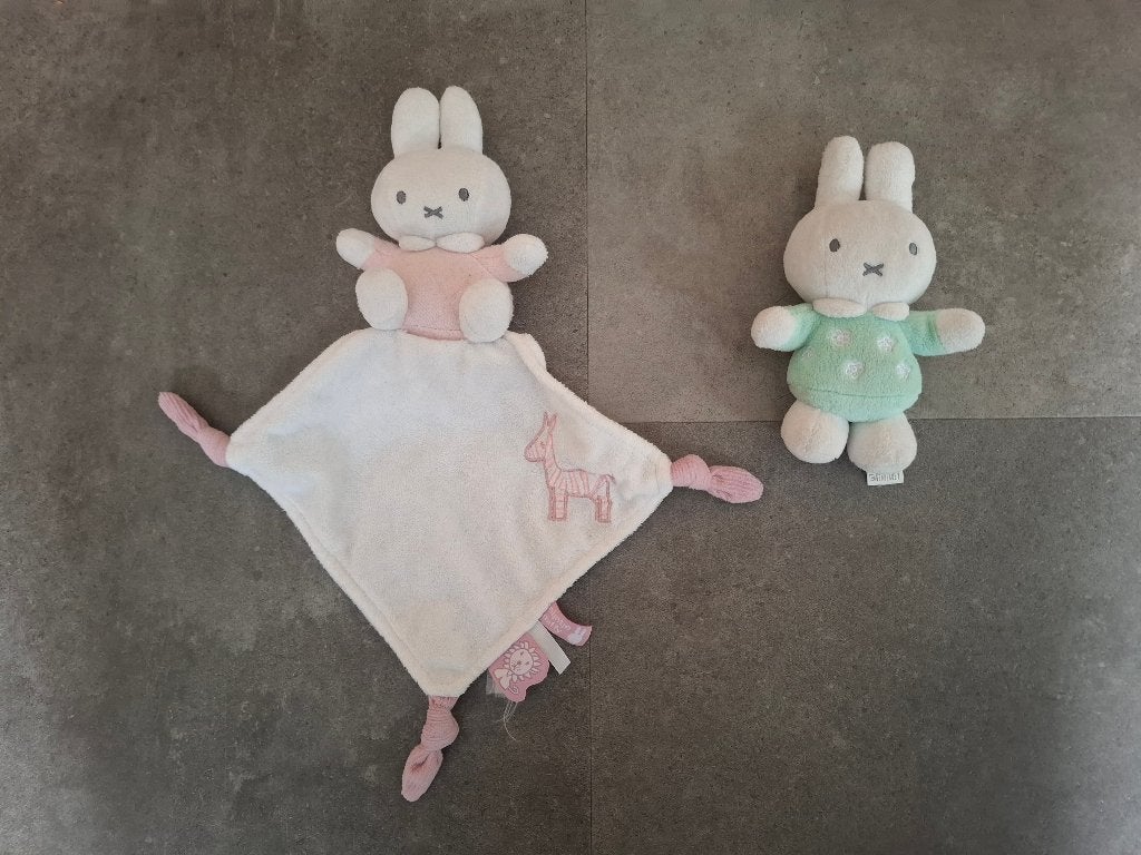 Twee Nijntje knuffels, Ophalen, Konijn, Nijntje, Zo goed als nieuw