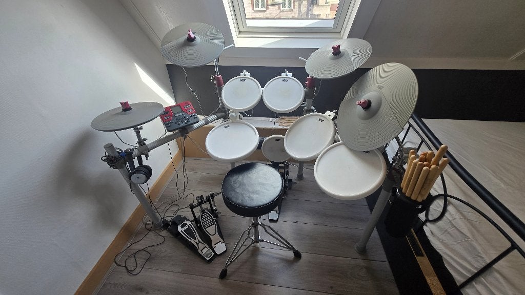 Compleet elektrisch drumstel met double bass