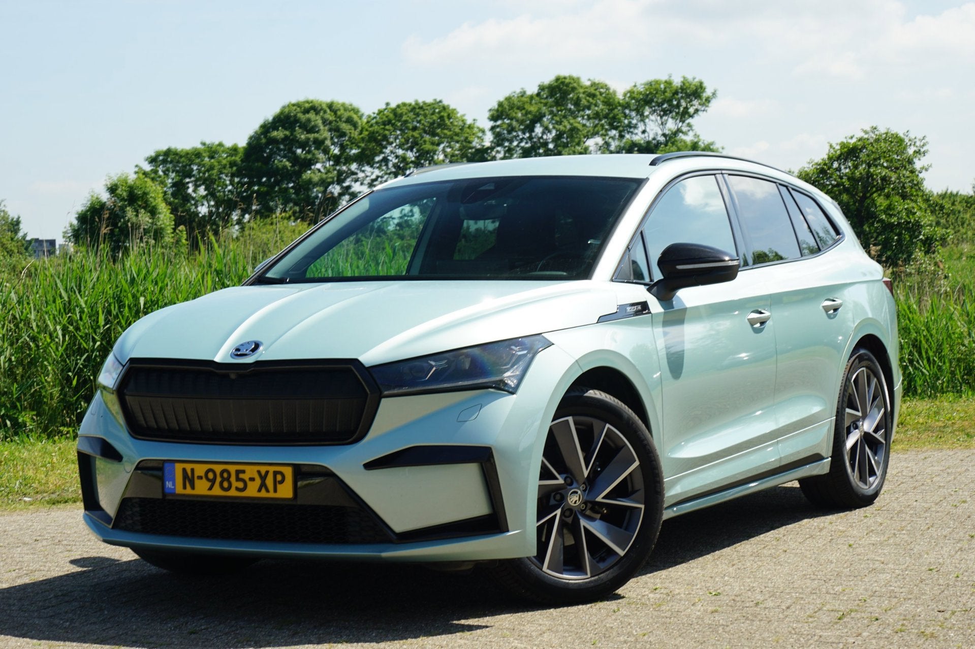 Skoda Enyaq iV 60 Sportline - Arctic Silver - Sport Plus - S, Auto's, Skoda, Automaat, Achterwielaandrijving, Gebruikt, 1865 kg