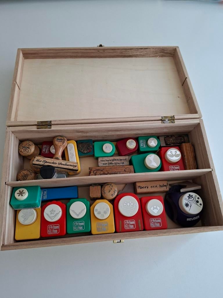 Houten kist met stempels en ponsen, Ophalen of Verzenden
