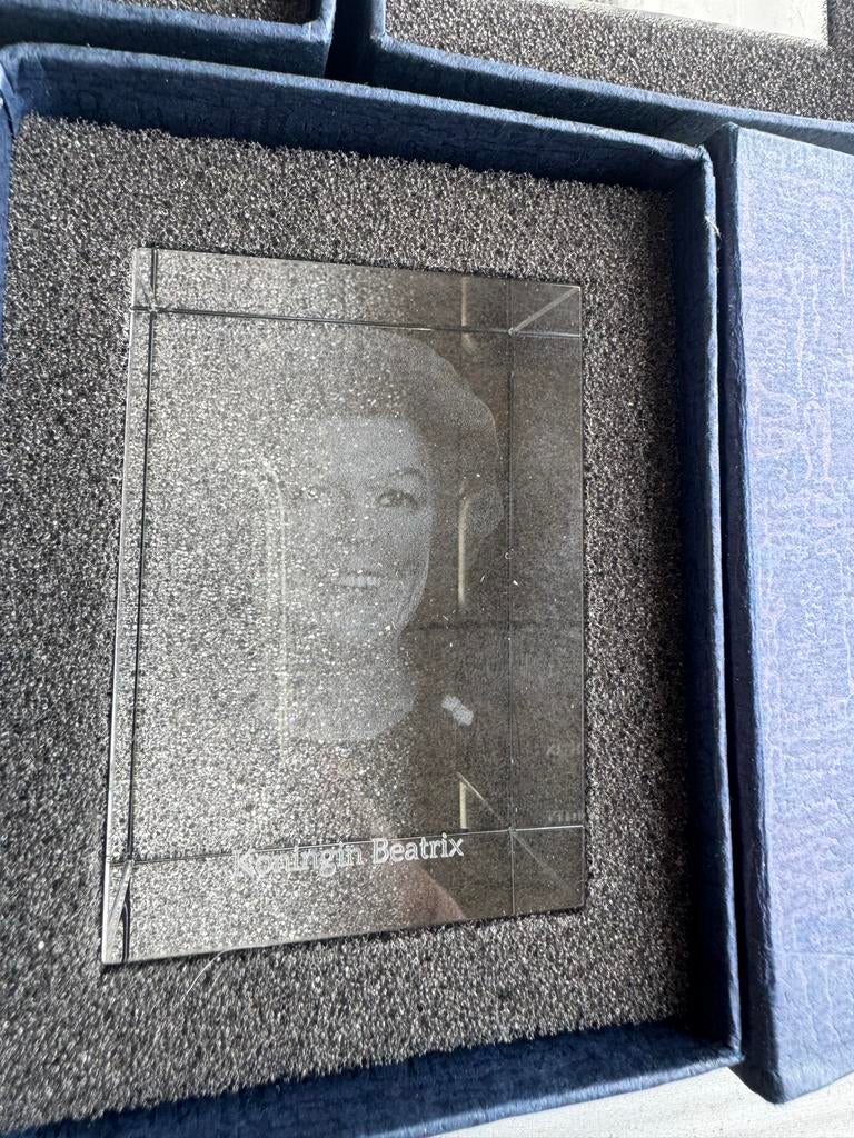 3D Foto in Glas: Koningin Beatrix & Prins Willem-Alexander, Ophalen of Verzenden, Zo goed als nieuw, Nederland, Overige typen
