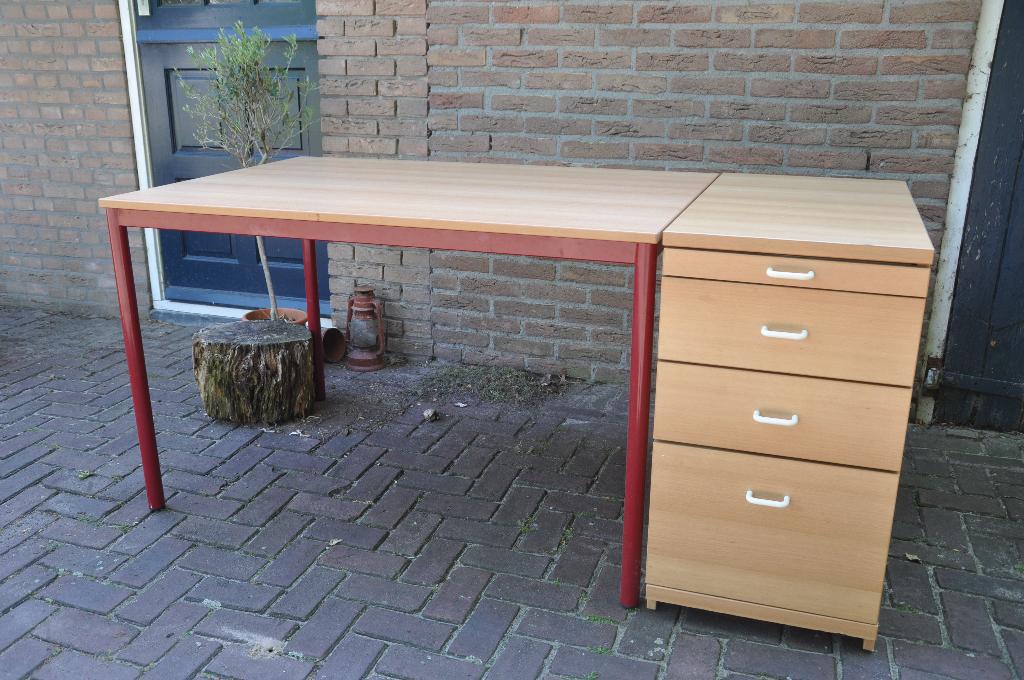 Bureau, Ophalen, Zo goed als nieuw