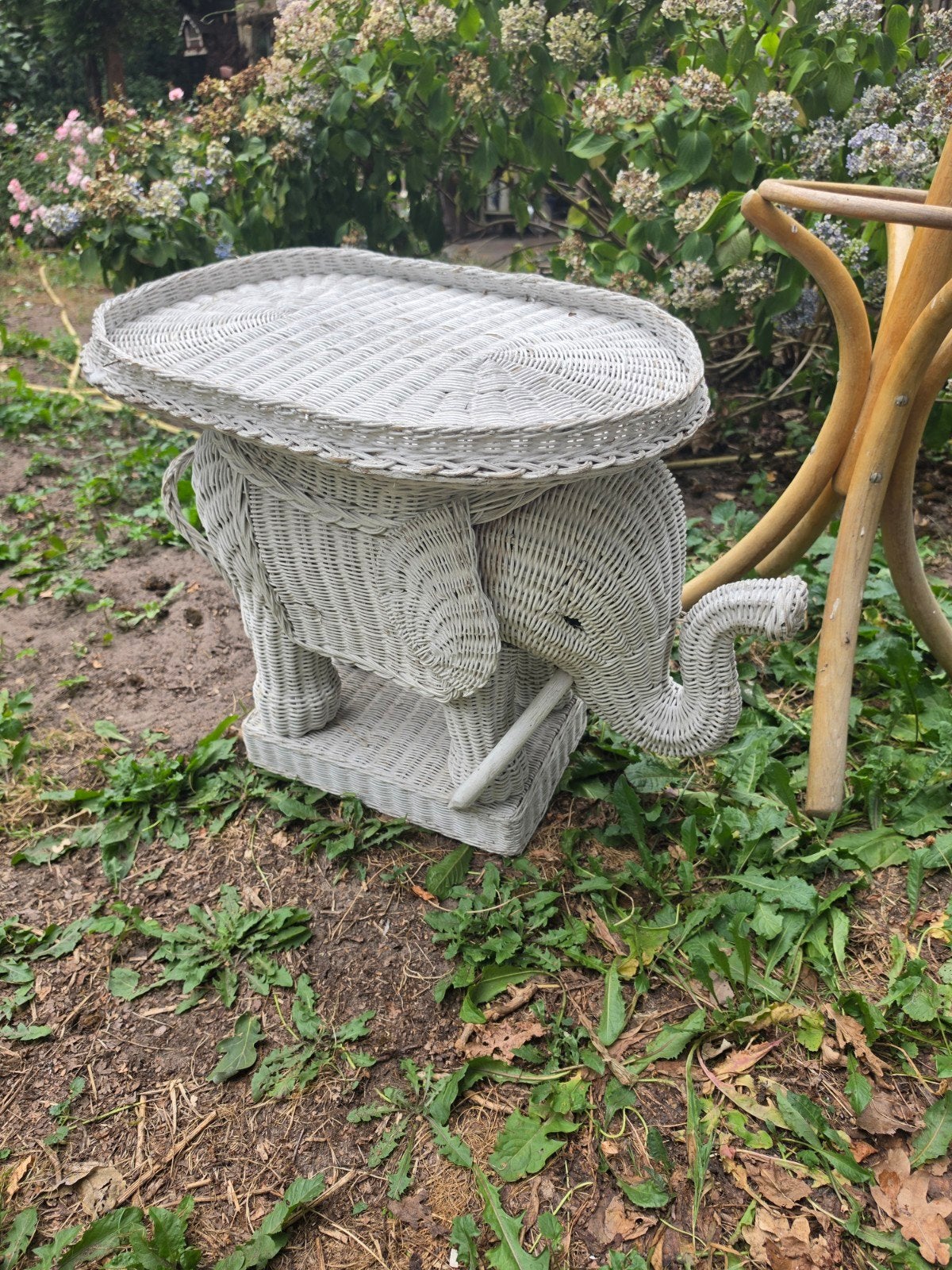 Rotan bijzettafel olifant met afneembaar dienblad, Ophalen, Minder dan 55 cm, Gebruikt, Overige vormen