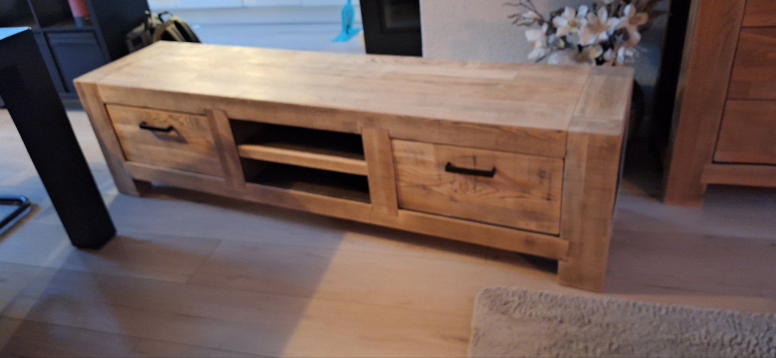 Mooi tv meubel, Gebruikt maar ziet er nog perfect uit., 150 tot 200 cm, Minder dan 100 cm, 25 tot 50 cm, Ophalen