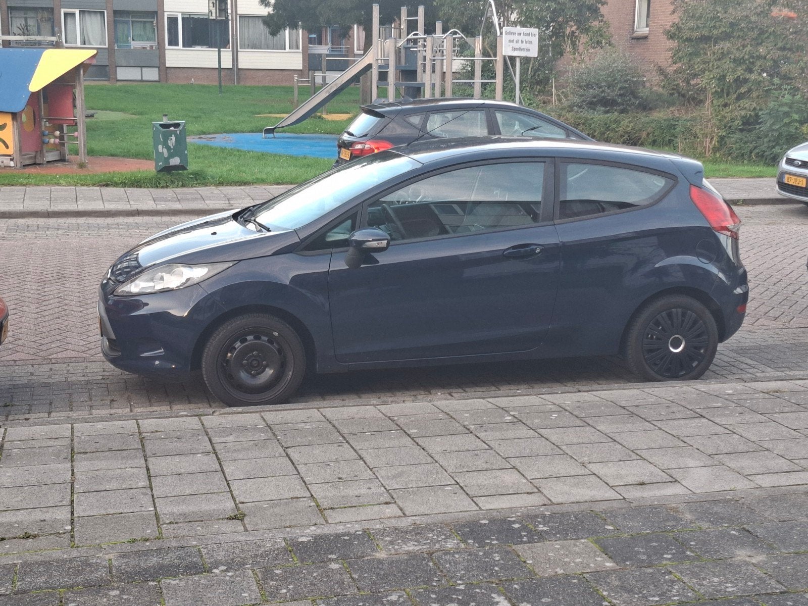 Foto 2 van Ford Fiësta 1.25 44KW 3DR 2010 Blauw