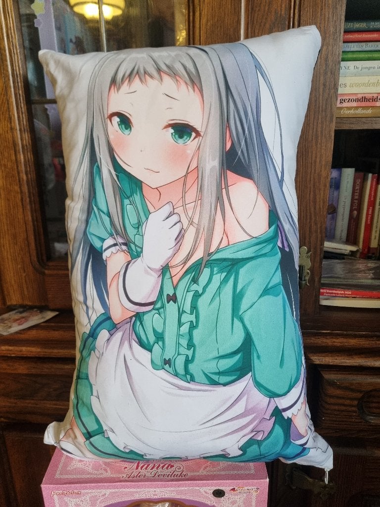 Kussen van Hideri Kanzaki uit Blend-S (fan-made), Ophalen of Verzenden, Gebruikt, Rechthoekig, Sierkussen