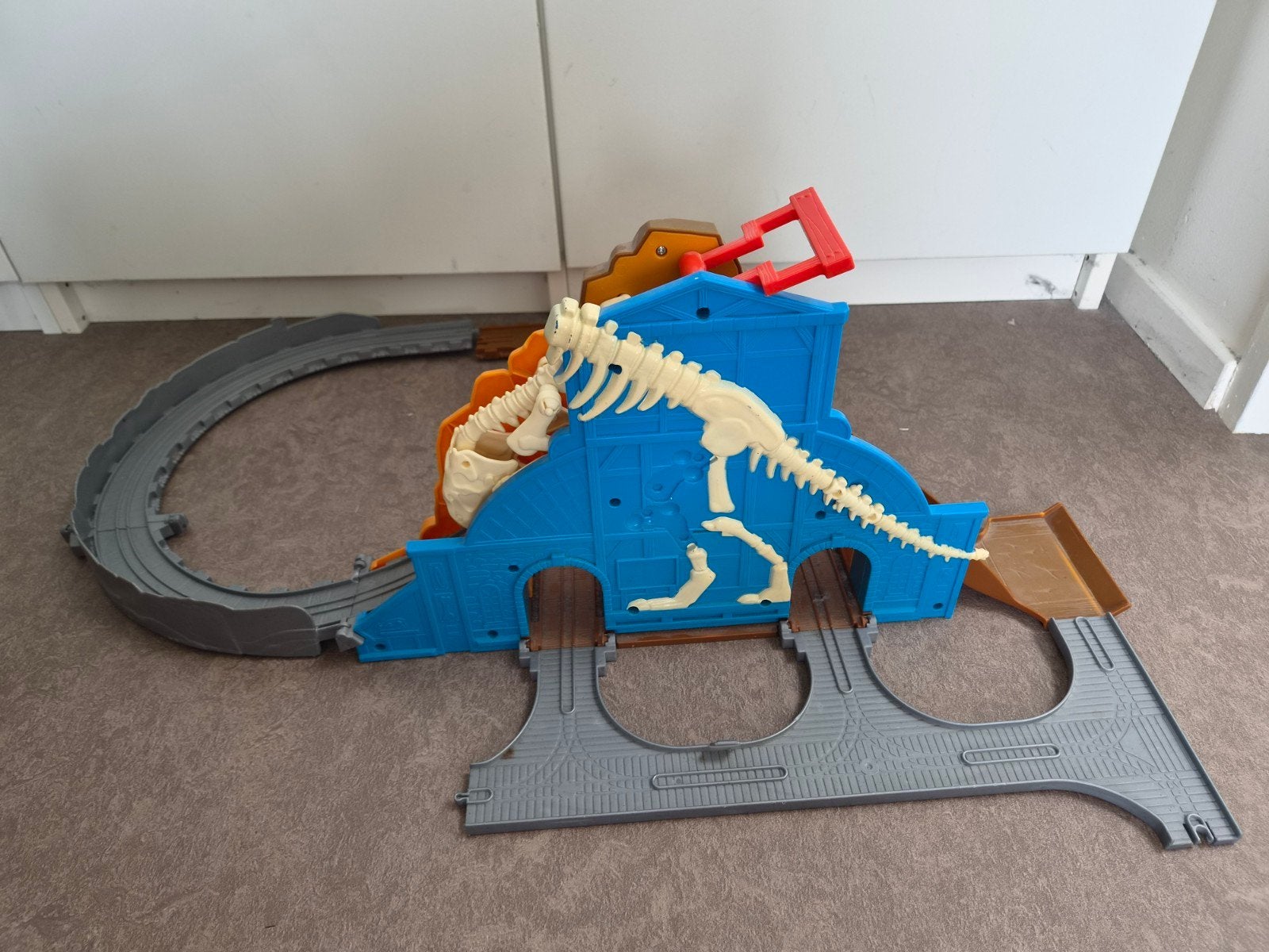 Thomas de Trein treinbaan met dinosaurus, Ophalen