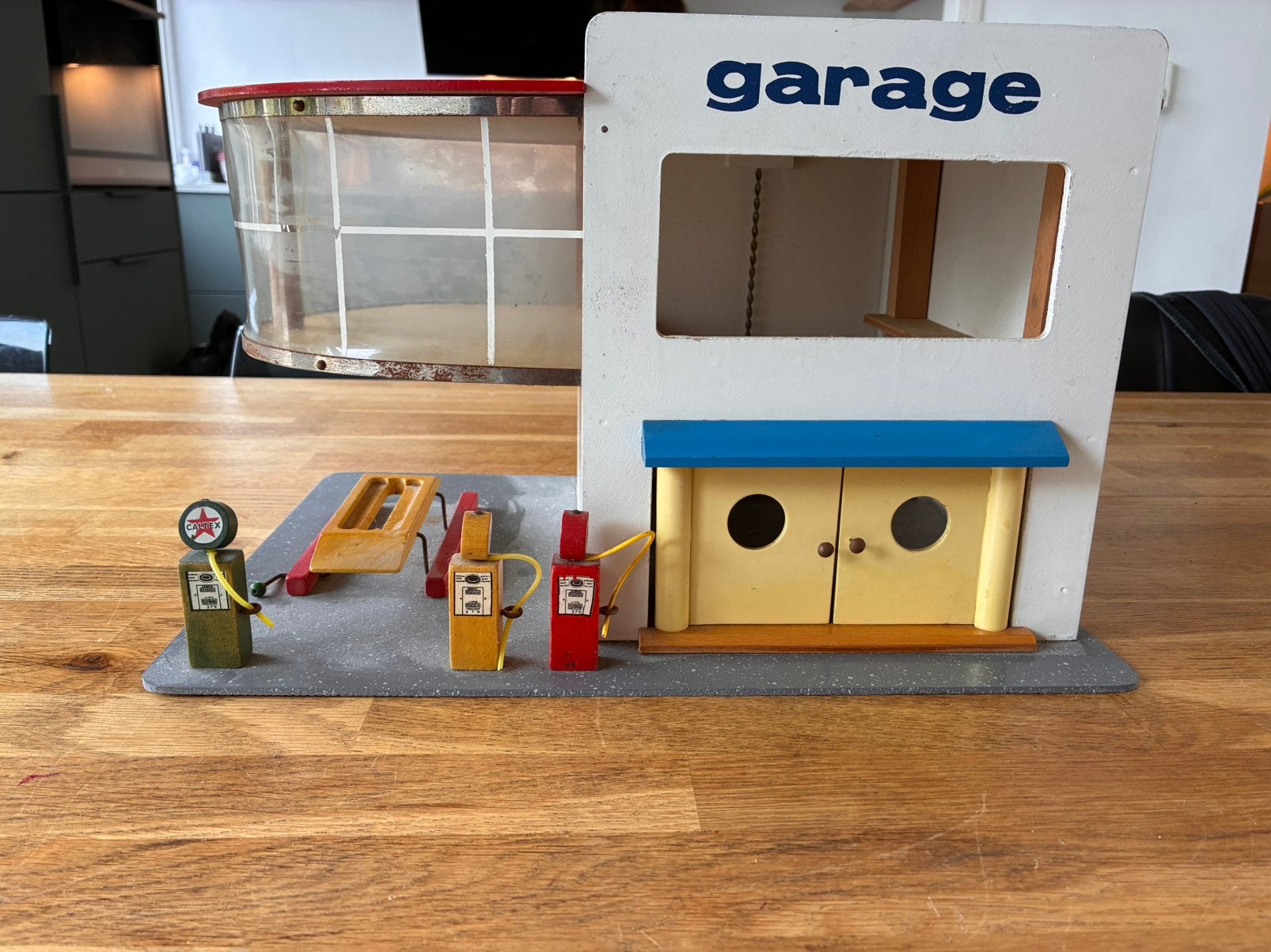 Vintage SIO Caltex speelgoedgarage nr. 1930, Ophalen of Verzenden, Gebruikt