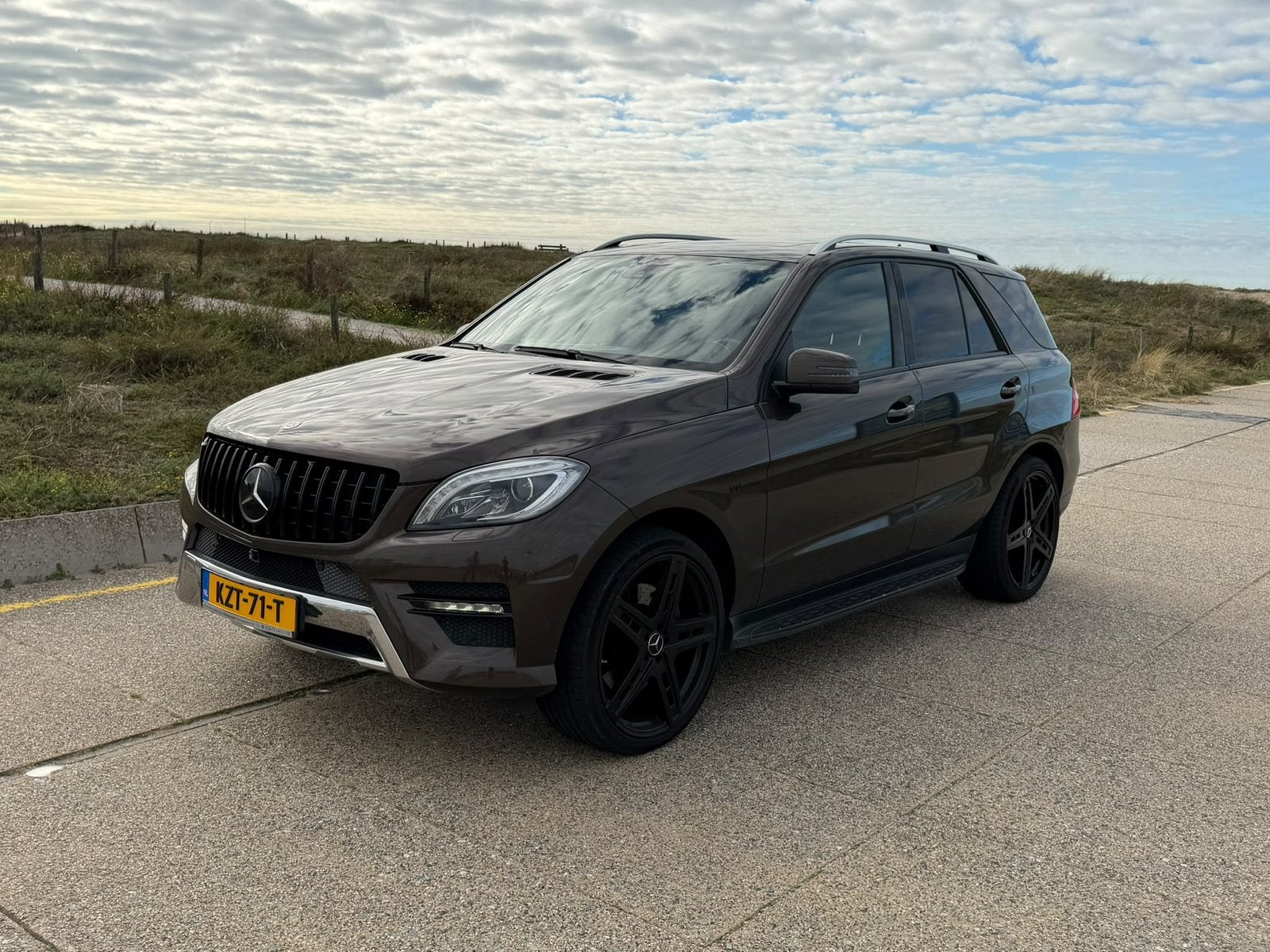 Mercedes-Benz M-Klasse ML500 AMG 408PK 4MATIC, Auto's, 8 cilinders, Bruin, 2135 kg, Vierwielaandrijving