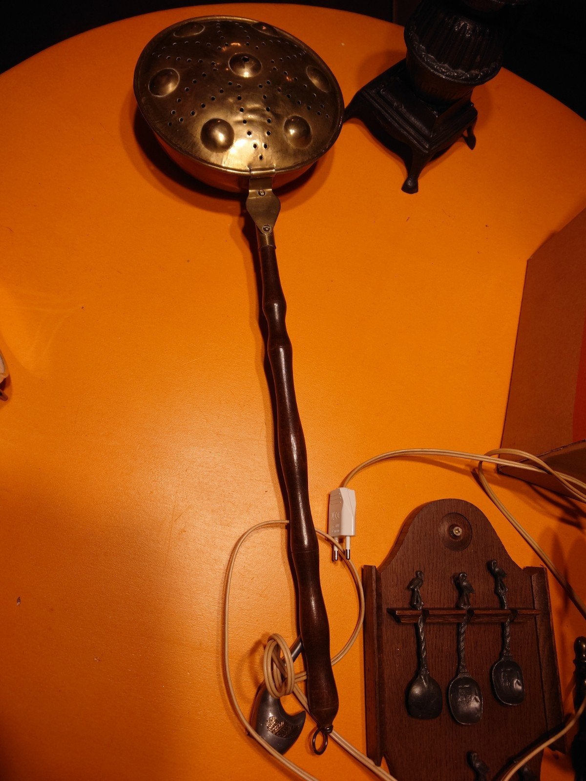 Antieke koperen beddenpan met houten steel, Ophalen of Verzenden