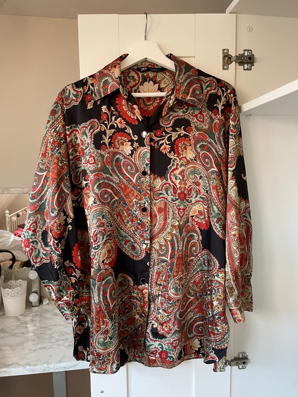 Satijnen blouse rood met zwart maat xs zara, Ophalen of Verzenden, Zo goed als nieuw, Maat 34 (XS) of kleiner, Rood