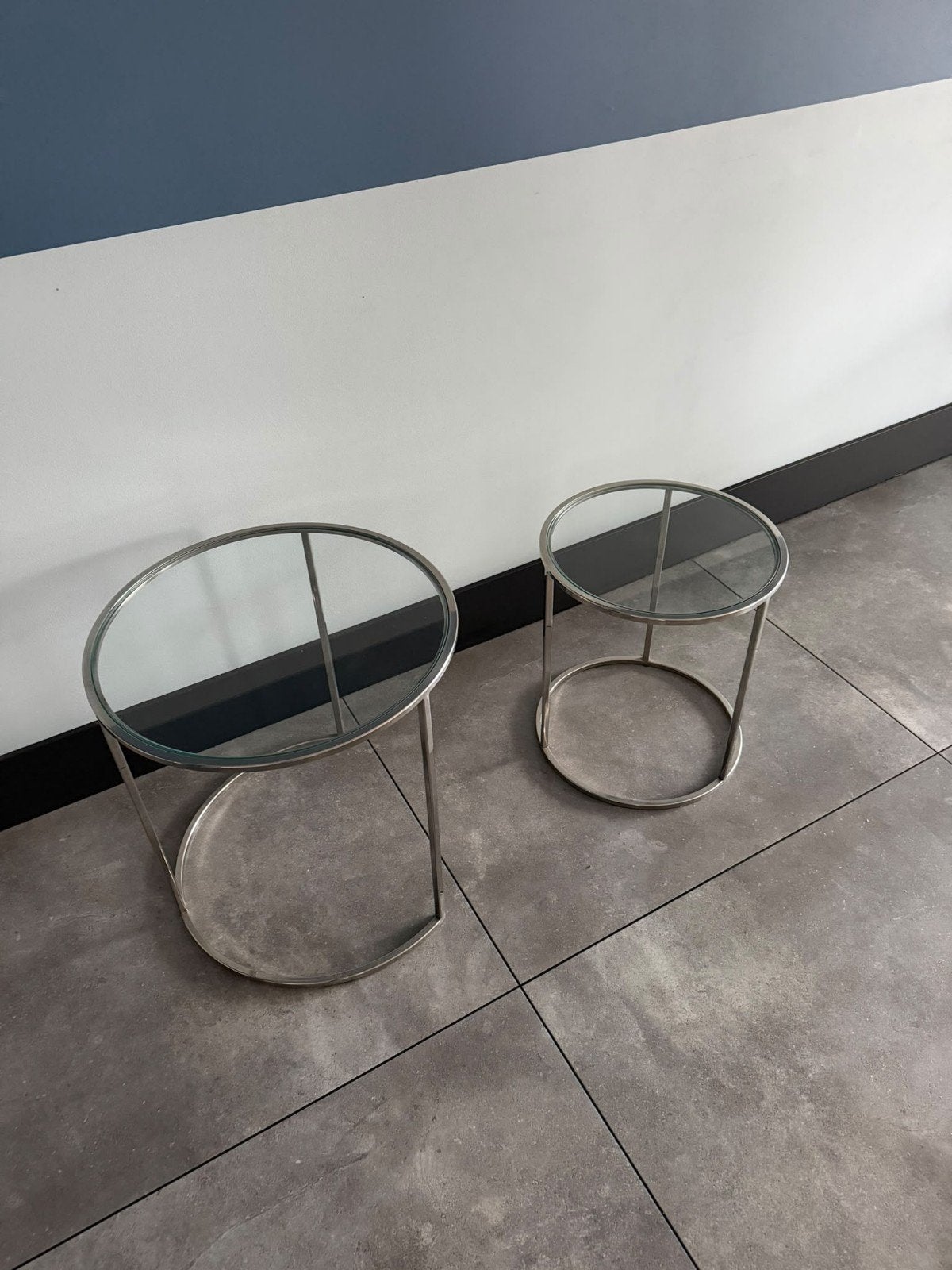 Set van 2 ronde bijzettafels met glazen blad, Minder dan 55 cm, Rond, Modern, Ophalen