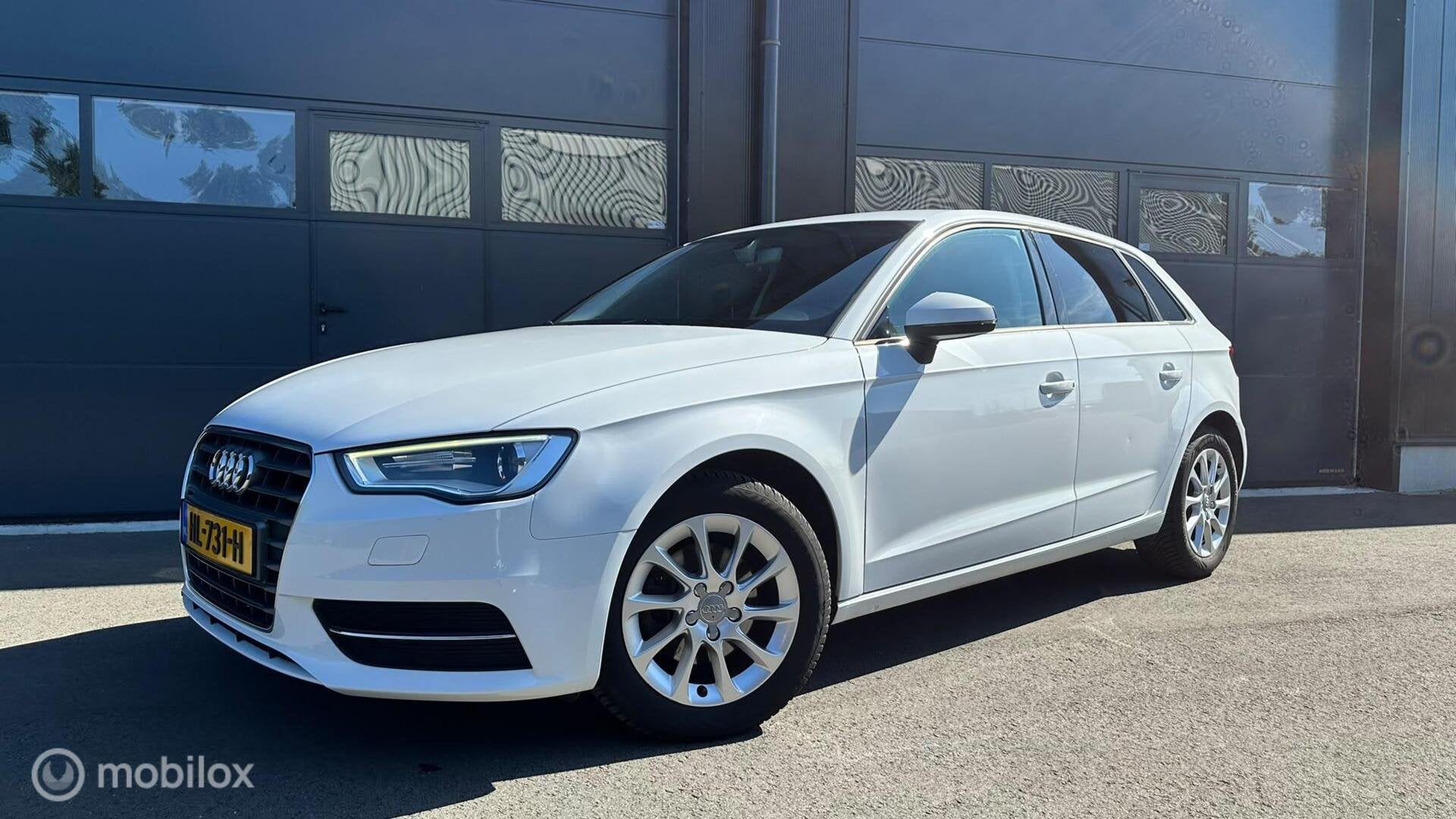 Audi A3 Sportback 1.2 TFSI Attraction Pro Line plus Incl BTW, Stof, Gebruikt, 4 cilinders, Wit
