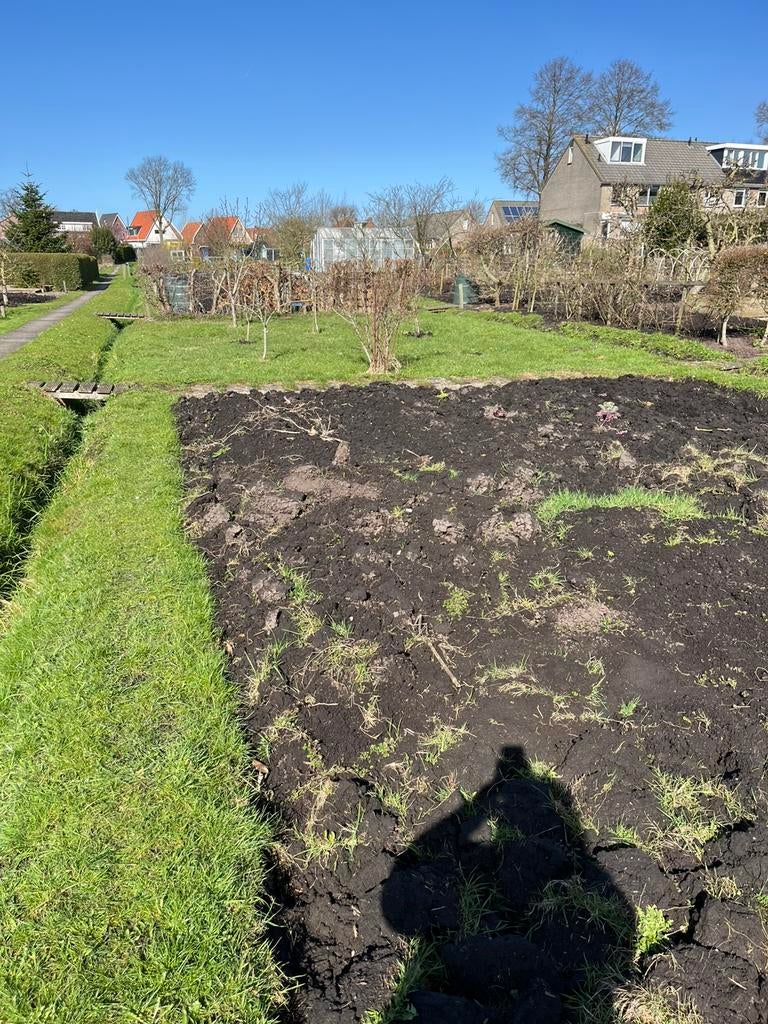 Beginnende tuinier-ster  op volkstuin zoekt spullen en hulp, Ophalen