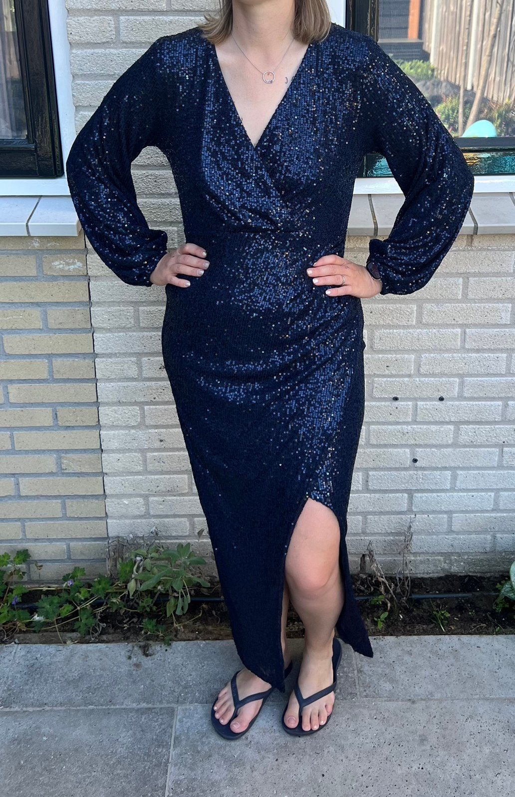 Prachtige donkerblauwe avondjurk met lovertjes., Kleding | Dames, Gelegenheidskleding, Maat 38/40 (M), Galajurk, Blauw, Ophalen of Verzenden
