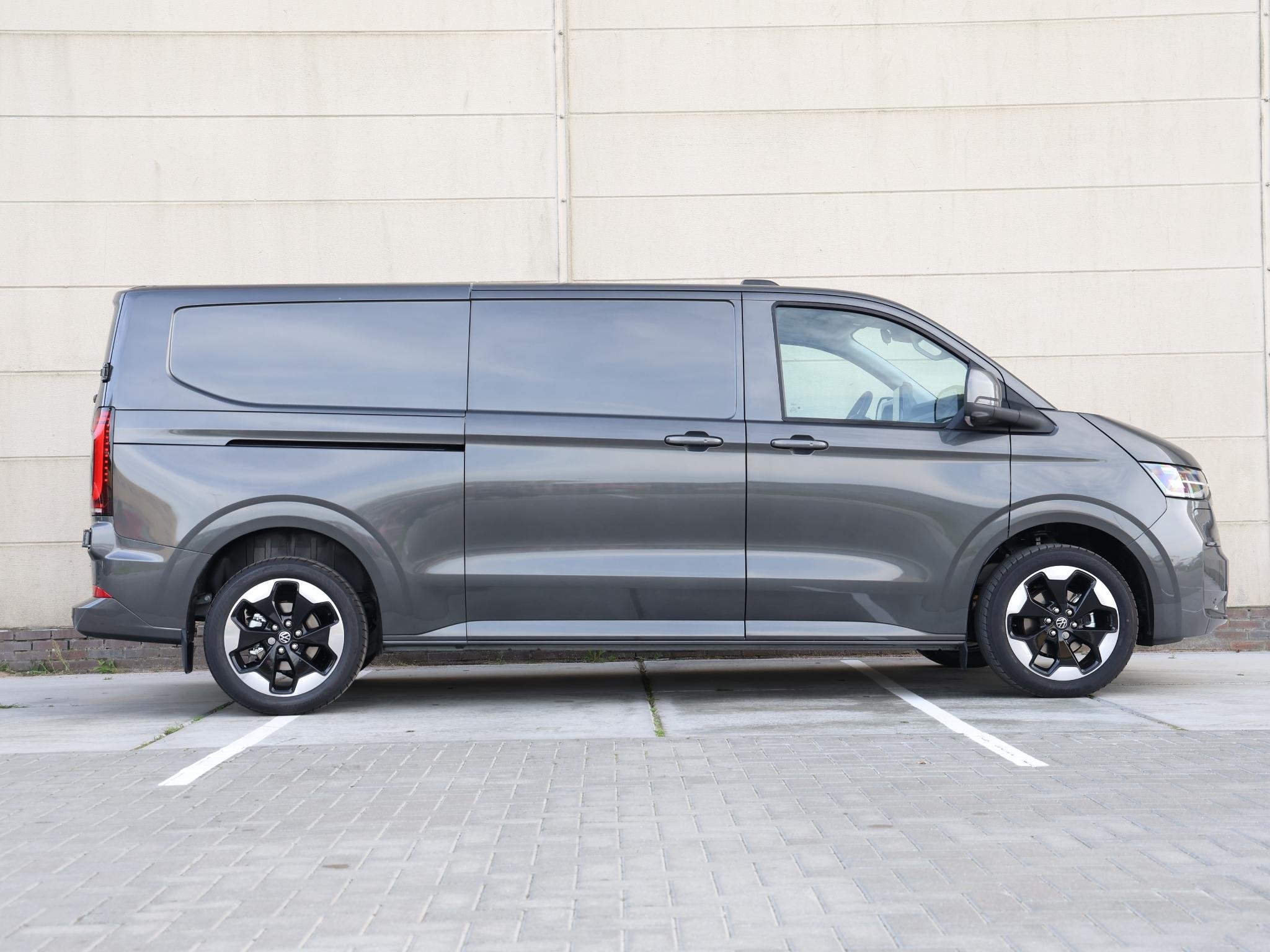 Volkswagen Transporter Bulli L2 2.5 eHybrid 233PK Automaat |, Automaat, 4 cilinders, Volkswagen, Bedrijf