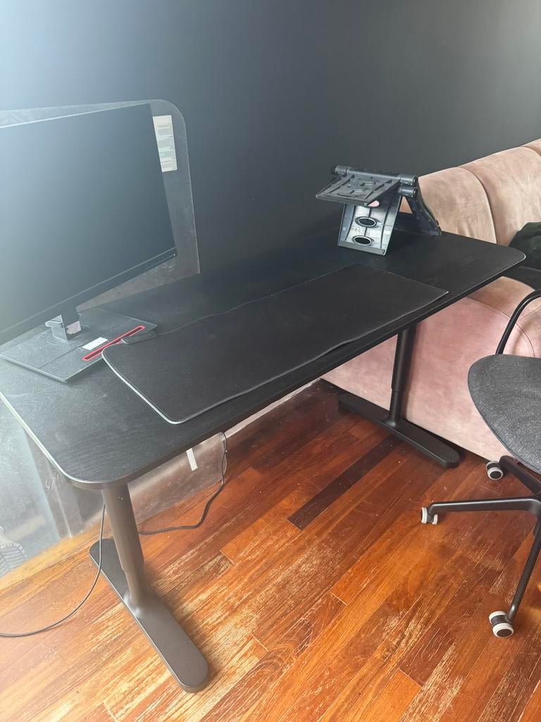Ikea Bekant 140cmx60cm, Huis en Inrichting, Bureaus, Ophalen, Zo goed als nieuw