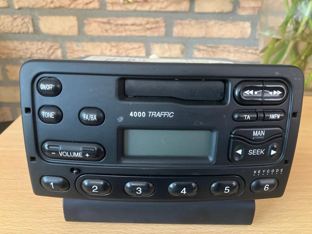 Ford 4000 Traffic autoradio - met code, Ophalen of Verzenden, Gebruikt